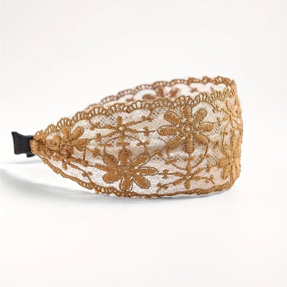 🎄3 for $23🎄Golden Brown Elegant Lace Floral Headband - Picture 3 of 4